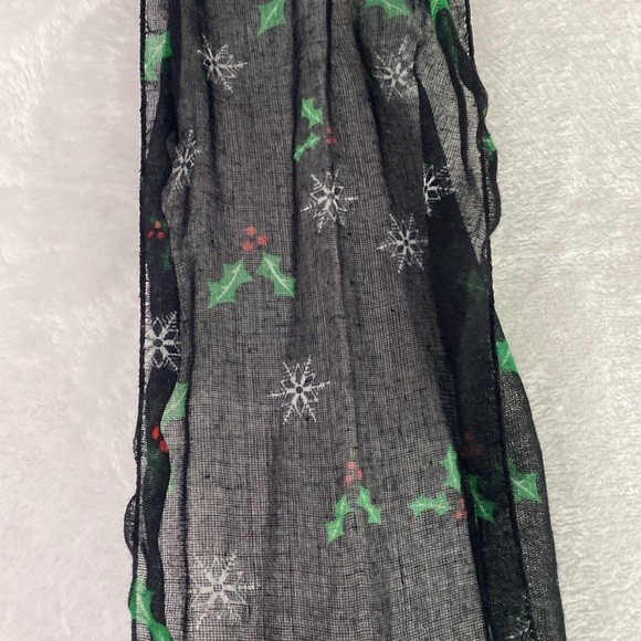 Black mistletoe and snowflakes sheer scarf - Picture 11 of 17